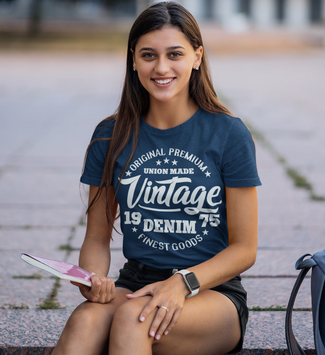 College Vintage Denim Design Original Premium Goods - Damenshirt