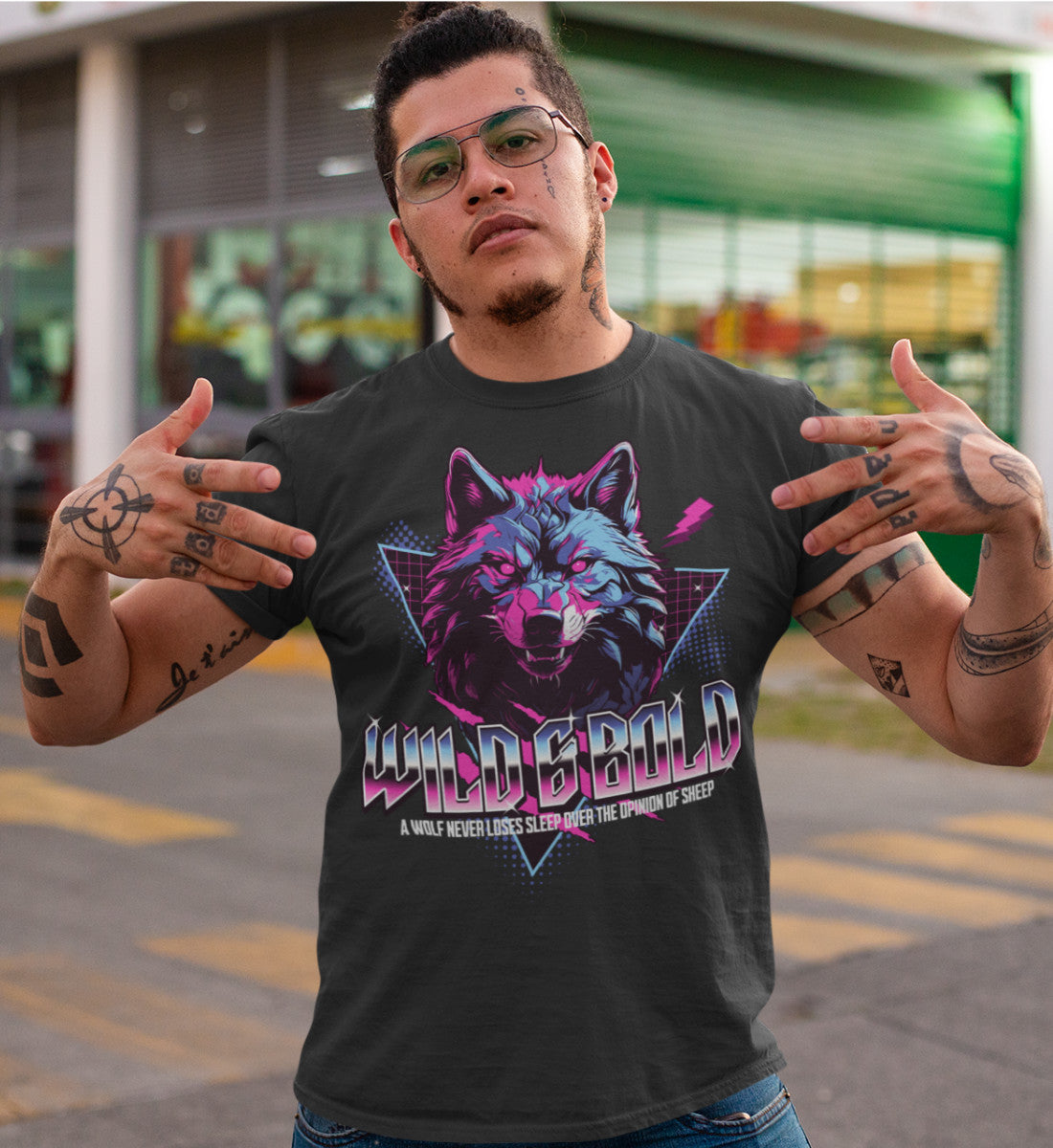 Wild & Bold Wolf - 80s Neon Retro Vaporware  - Herren Premium Organic Shirt